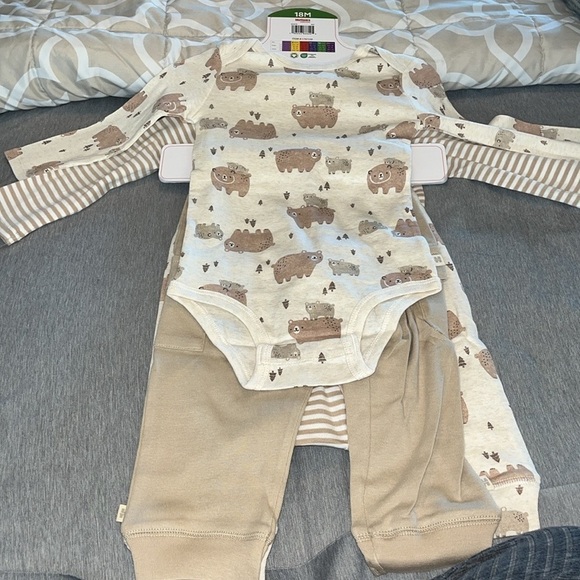 Huggies Baby 4-piece Layette Set size 18 Months - Picture 8 of 10